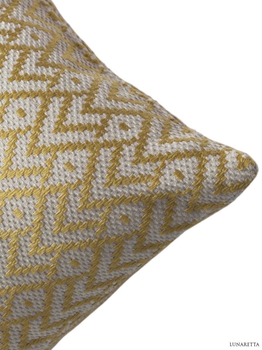 Подушка декоративная 30x50 Gusto золотая