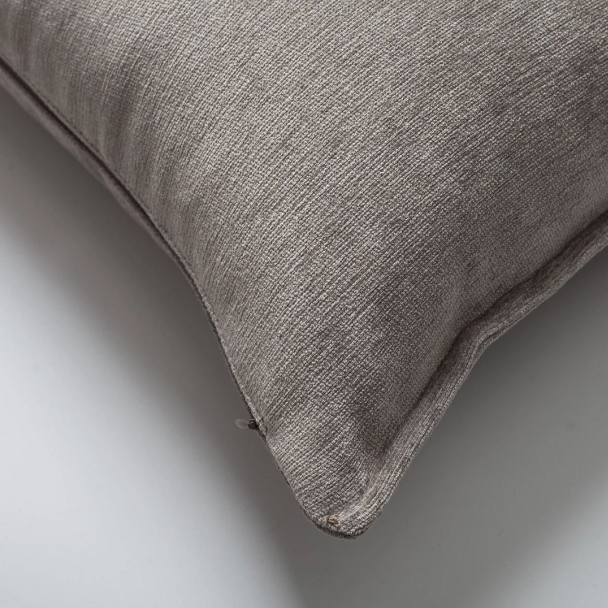 Подушка декоративная на диван 40*60 Eliza beige